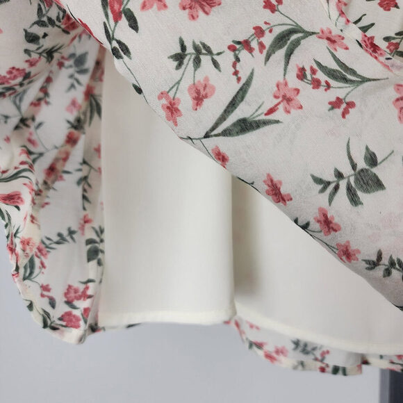 Mink pink Cream Flower Red & Green Mini Skirt Size M - Picture 4 of 9